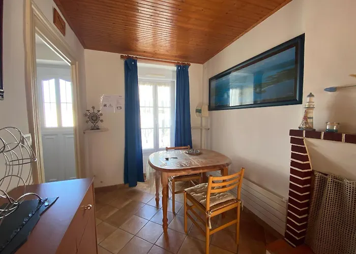 Maison Rénovée, Proche Et Commerces, Parking, Jardin Privé - Fr-1-22-221 *