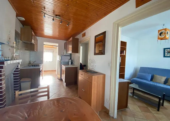 Maison Rénovée, Proche Et Commerces, Parking, Jardin Privé - Fr-1-22-221 *