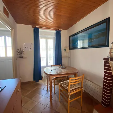 Maison Rénovée, Proche Et Commerces, Parking, Jardin Privé - Fr-1-22-221 *